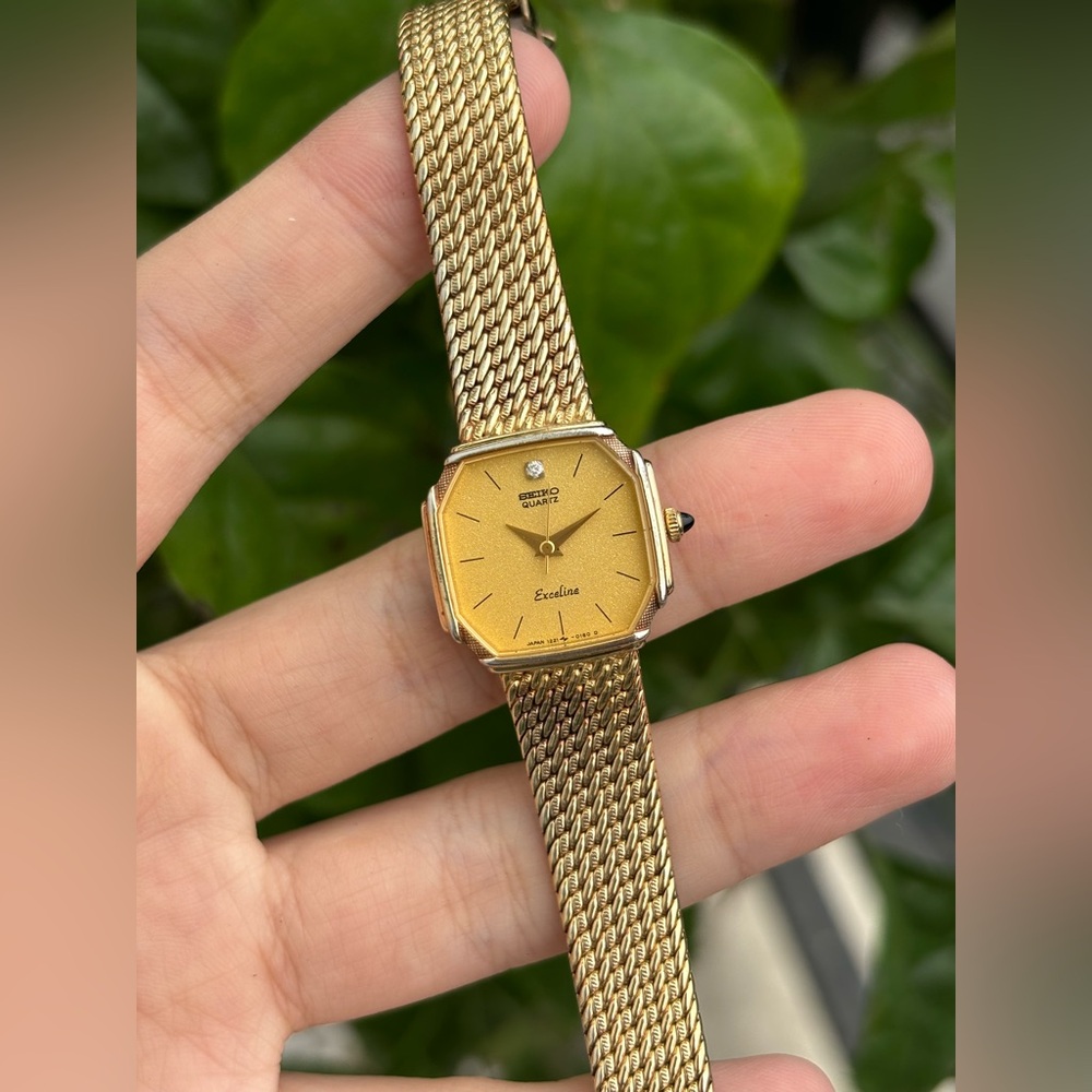 1985 Seiko Exceline Women’s Watch
“Gold Sunburst Dial”
Ref. No. 1221-5080